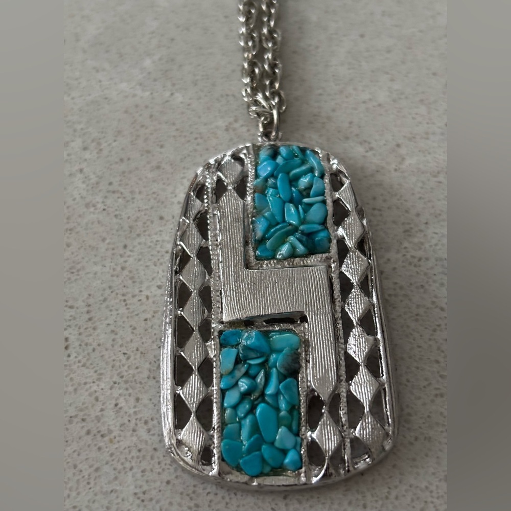 1980s Vintage Genuine Turquoise Chip Stone Artistic Made in Canada Necklace